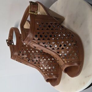 CL by Laundry Tan Cutout Heels Size 8